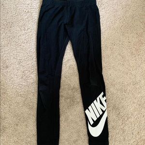 Black Nike leggings